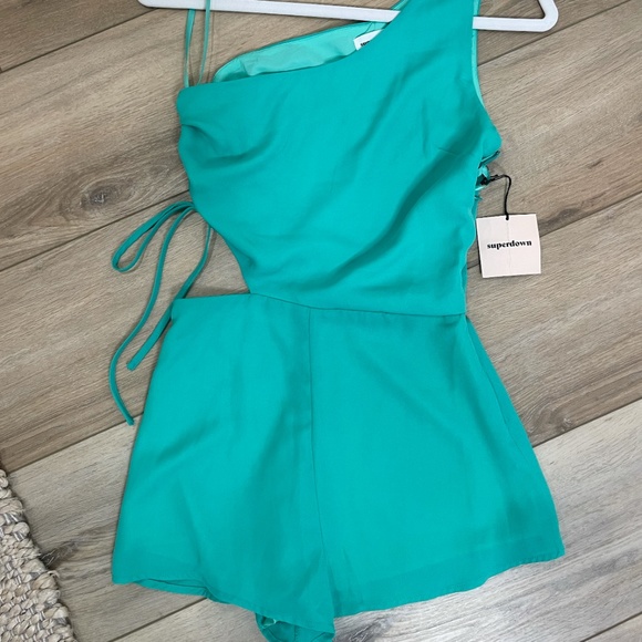 Superdown Aimey One Shoulder Romper - Picture 4 of 4